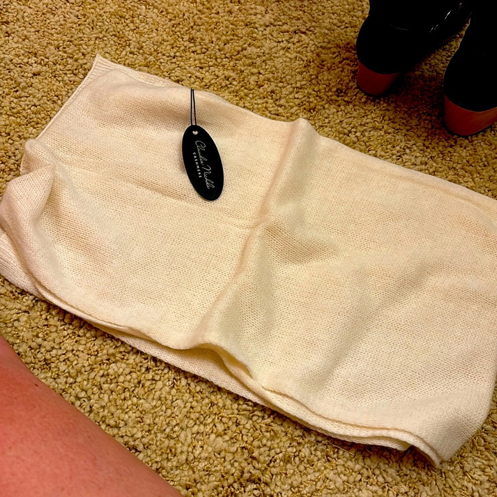 Cashmere neck scarf/shawl; brand new; never worn